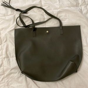 Olive green tote. EUC. One pocket on inside.